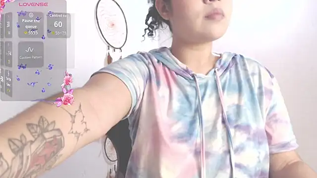 Snapshot of Amara18_ chatting on 11/11/25, 08:42 Amara18 online show from 11/11/25, 08:42