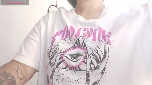 Snapshot of Amara18_ chatting on 04/12/26, 06:11 Amara18 online show from 04/12/26, 06:11