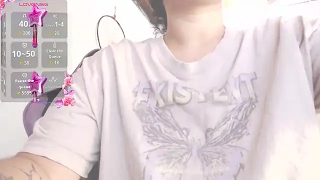 Snapshot of Amara18_ chatting on 06/02/26, 08:53 Amara18 online show from 06/02/26, 08:53