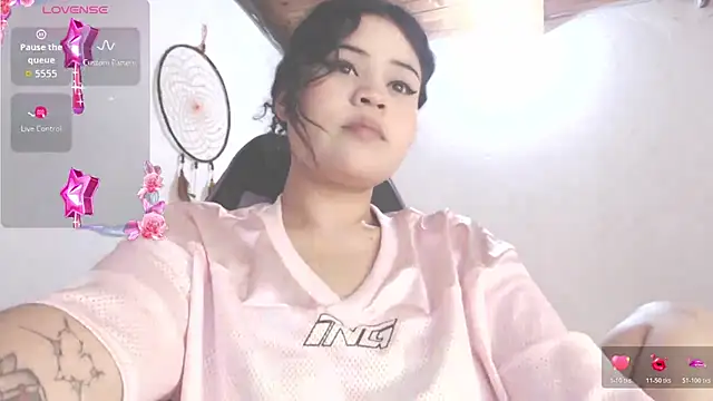 Snapshot of Amara18_ chatting on 11/25/25, 02:17 Amara18 online show from 11/25/25, 02:17