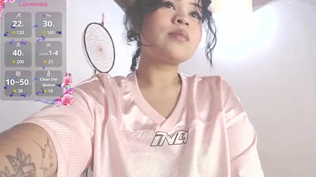 Snapshot of Amara18_ chatting on 11/15/25, 09:13 Amara18 online show from 11/15/25, 09:13