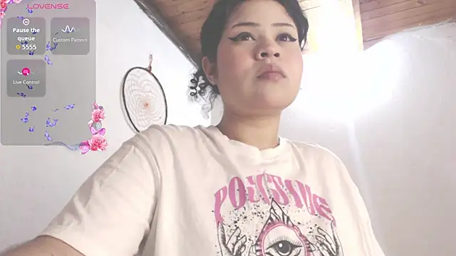 Snapshot of Amara18_ chatting on 11/30/25, 11:16 Amara18 online show from 11/30/25, 11:16