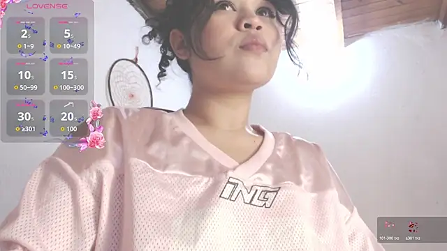 Snapshot of Amara18_ chatting on 11/10/25, 04:23 Amara18 online show from 11/10/25, 04:23