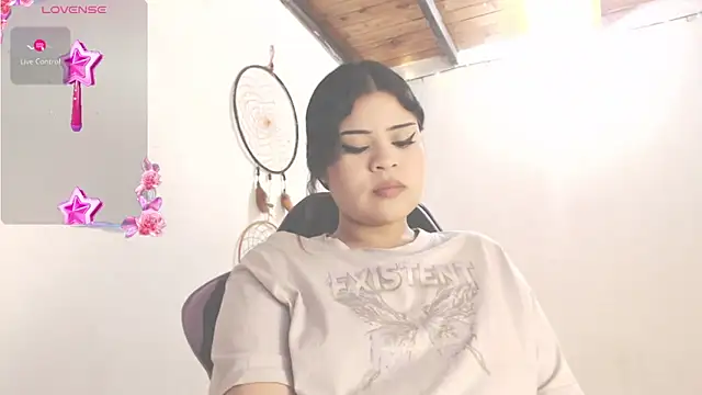 Snapshot of Amara18_ chatting on 05/26/26, 12:42 Amara18 online show from 05/26/26, 12:42