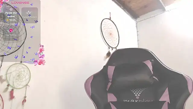 Snapshot of Amara18_ chatting on 04/10/26, 08:32 Amara18 online show from 04/10/26, 08:32