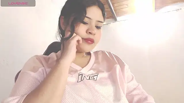 Snapshot of Amara18_ chatting on 04/14/26, 06:57 Amara18 online show from 04/14/26, 06:57