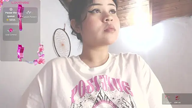 Snapshot of Amara18_ chatting on 12/02/25, 01:13 Amara18 online show from 12/02/25, 01:13