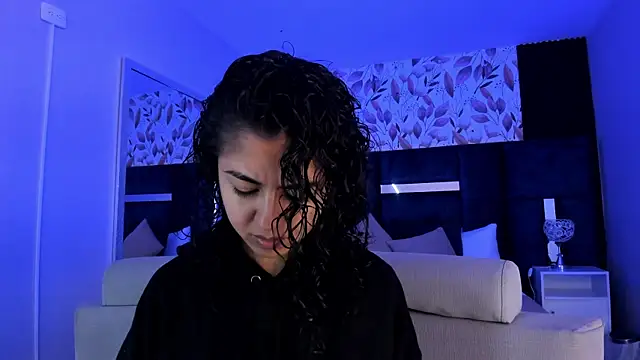 Snapshot of Amareto_ chatting on 04/19/26, 11:00 Amareto online show from 04/19/26, 11:00