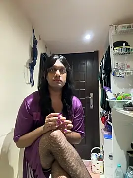 Snapshot of PunyClick8 chatting on 09/21/25, 06:29 PunyClick8 online show from 09/21/25, 06:29