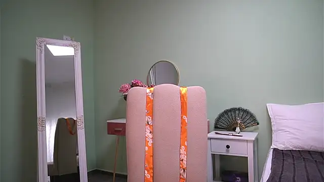 HaileyMoonn online show from 10/28/25, 03:29