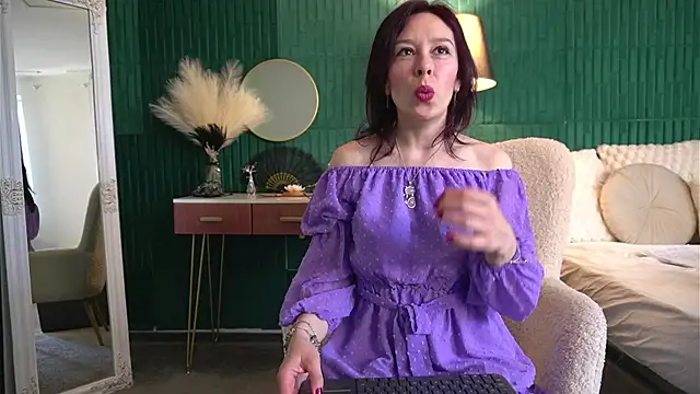 HaileyMoonn online show from 05/27/26, 03:58