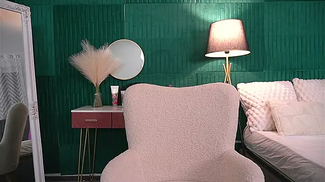 HaileyMoonn online show from 12/01/25, 04:46