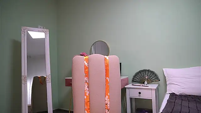 HaileyMoonn online show from 10/29/25, 04:11