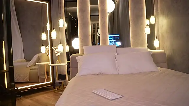 NovaMaria online show from 12/16/25, 01:15