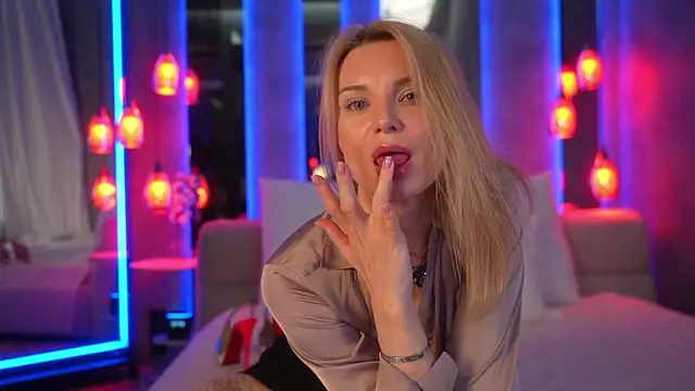 Snapshot of NovaMaria chatting on 06/05/26, 10:43 NovaMaria online show from 06/05/26, 10:43