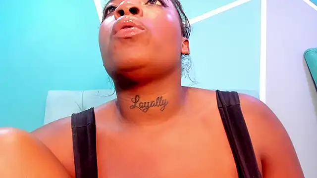 Snapshot of AlondraFerri1 chatting on 01/27/25, 01:26 AlondraFerri1 online show from 01/27/25, 01:26