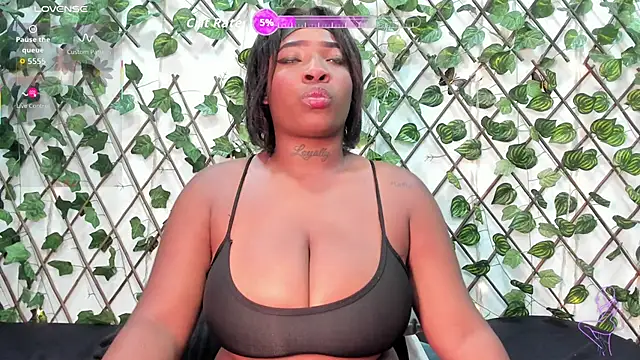 Snapshot of AlondraFerri1 chatting on 12/04/25, 11:20 AlondraFerri1 online show from 12/04/25, 11:20