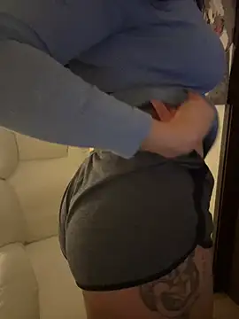 PetitLumiere online show from 02/17/25, 01:47