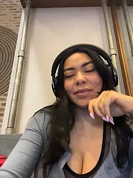 PetitLumiere online show from 10/15/25, 09:01