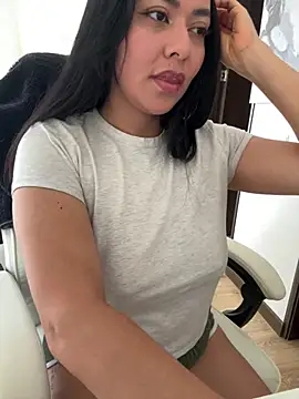 PetitLumiere online show from 02/25/25, 03:42