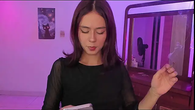 cute roxana  online show from 11/06/25, 11:09