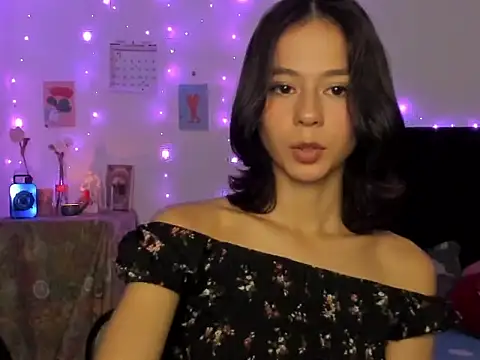 cute roxana  online show from 02/28/25, 10:39