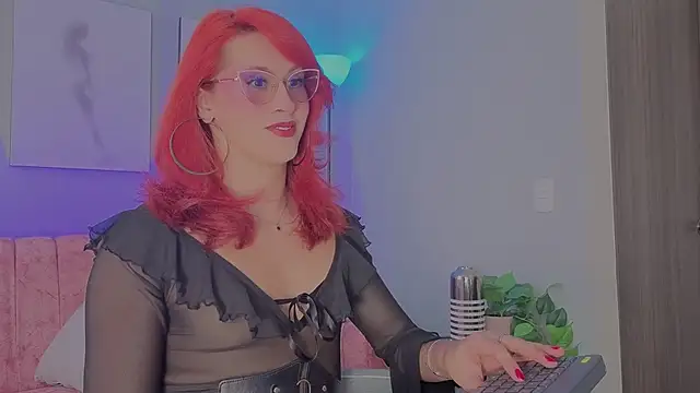 Juliana Saenzz online show from 11/11/25, 04:24