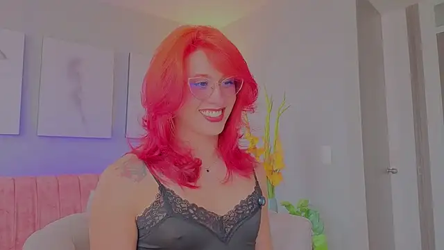 Juliana Saenzz online show from 11/17/25, 04:44