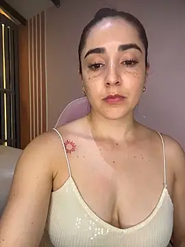 Snapshot of Victoria-And1 chatting on 02/17/26, 01:36 Victoria-And1 online show from 02/17/26, 01:36