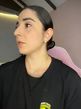 Snapshot of Victoria-And1 chatting on 02/05/26, 01:34 Victoria-And1 online show from 02/05/26, 01:34