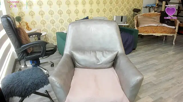 Snapshot of _angelina_class_7 chatting on 10/30/25, 03:31 angelina class 7 online show from 10/30/25, 03:31