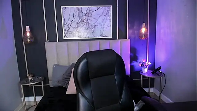 kira moon   online show from 09/25/25, 09:10