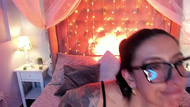 kira moon   online show from 03/05/25, 08:32