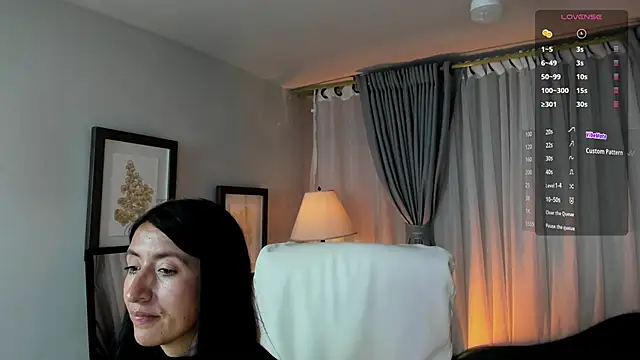 kira moon   online show from 10/19/25, 08:22