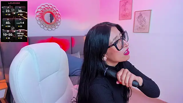 kira moon   online show from 04/05/26, 02:57