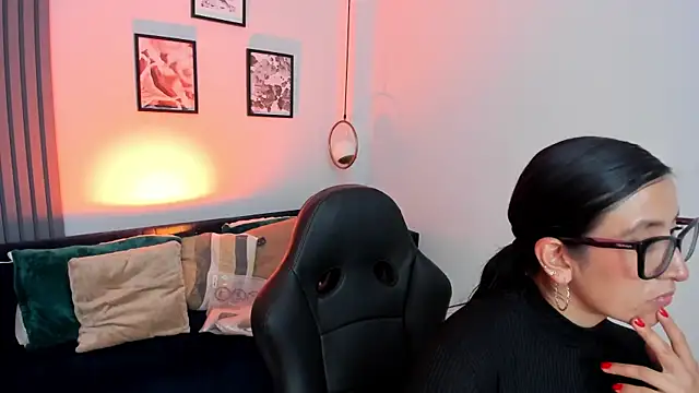 kira moon   online show from 02/24/26, 08:42