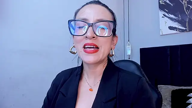 kira moon   online show from 02/13/26, 09:37