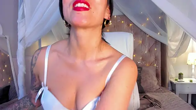 kira moon   online show from 03/12/25, 08:31