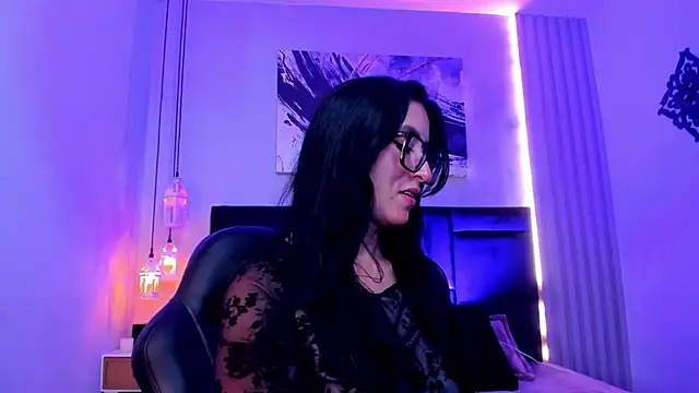 kira moon   online show from 04/01/26, 10:50