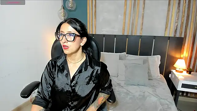 kira moon   online show from 01/15/26, 08:56