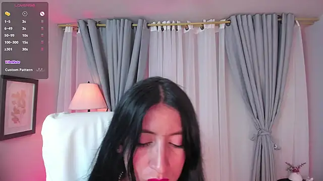 kira moon   online show from 11/06/25, 09:41