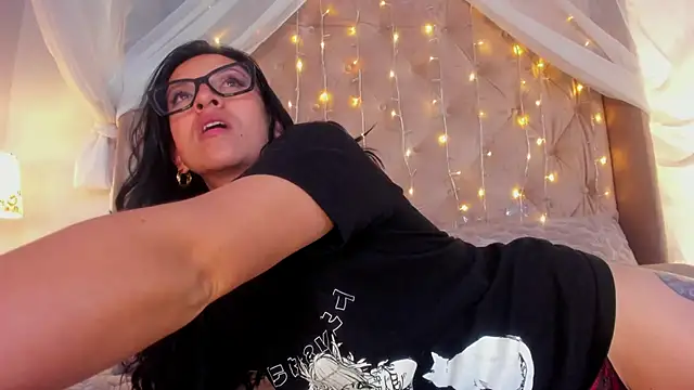 kira moon   online show from 03/09/25, 11:35