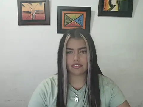 Snapshot of sweetkitty_16 chatting on 10/17/25, 03:43 sweetkitty 16 online show from 10/17/25, 03:43