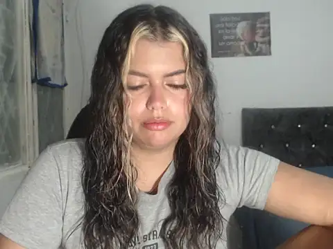 Snapshot of sweetkitty_16 chatting on 09/24/25, 03:46 sweetkitty 16 online show from 09/24/25, 03:46