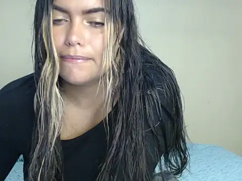 Snapshot of sweetkitty_16 chatting on 04/14/26, 08:25 sweetkitty 16 online show from 04/14/26, 08:25