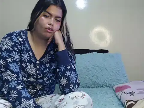 Snapshot of sweetkitty_16 chatting on 04/15/26, 07:29 sweetkitty 16 online show from 04/15/26, 07:29