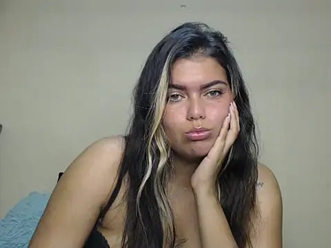 Snapshot of sweetkitty_16 chatting on 04/16/26, 02:07 sweetkitty 16 online show from 04/16/26, 02:07