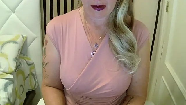 xxNoeliaxx online show from 03/03/26, 08:21