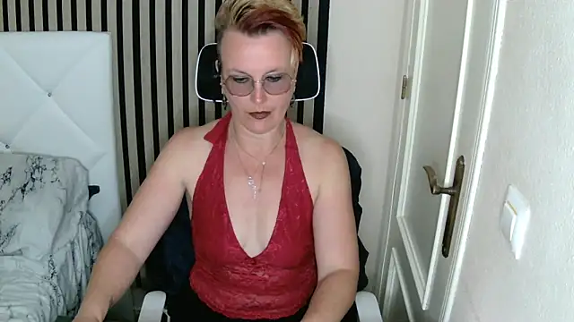 Snapshot of xxNoeliaxx chatting on 03/23/25, 07:42 xxNoeliaxx online show from 03/23/25, 07:42