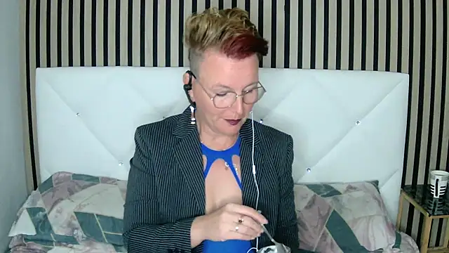Snapshot of xxNoeliaxx chatting on 02/06/25, 04:21 xxNoeliaxx online show from 02/06/25, 04:21